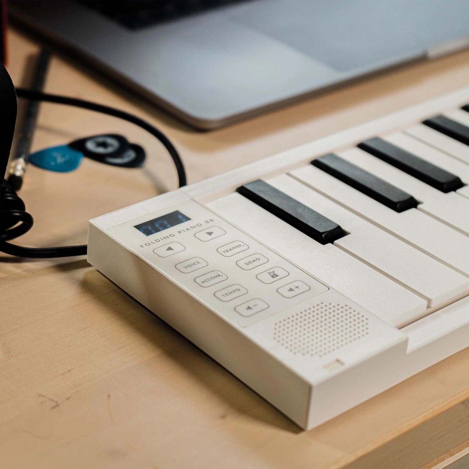 Carry-On 88 Key Folding Piano - Image 17