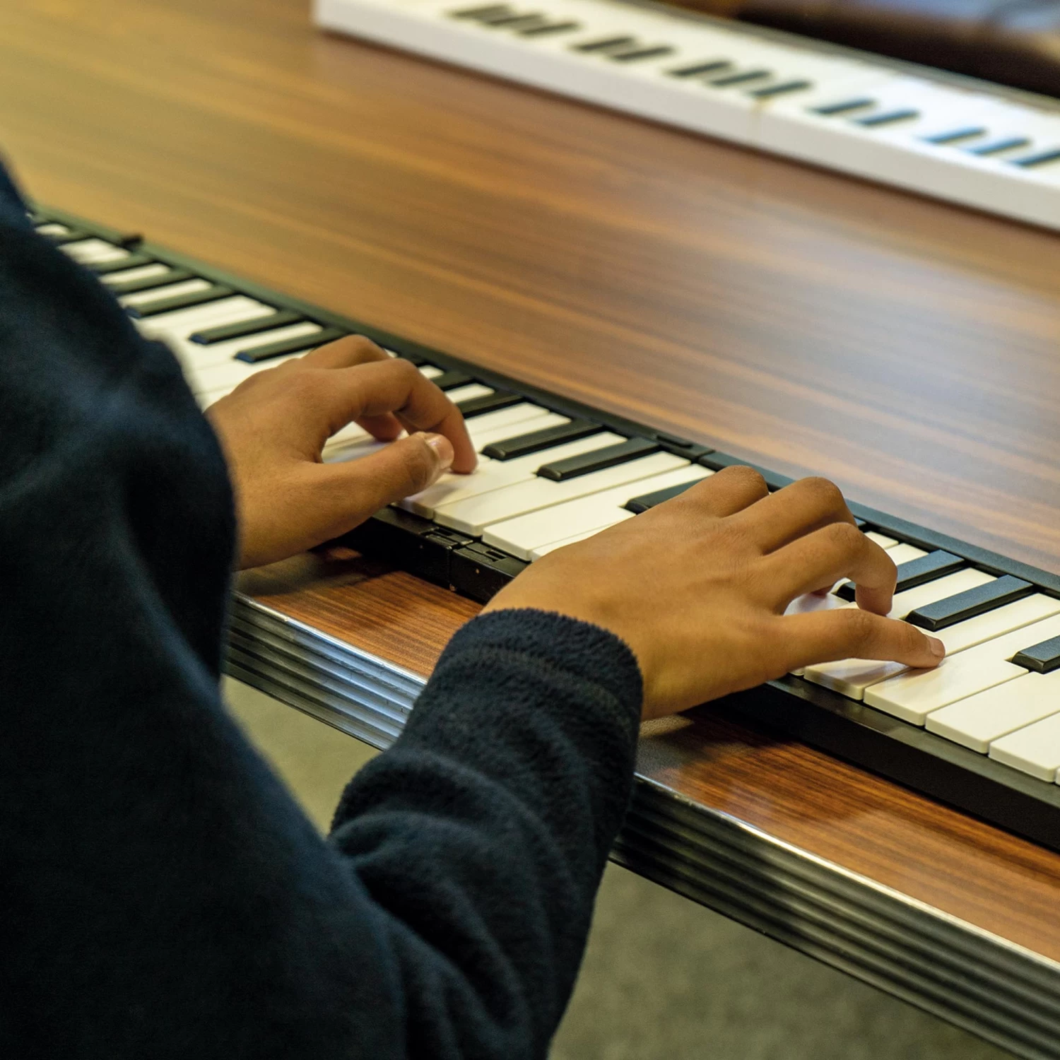Carry-On 88 Key Folding Piano - Image 7