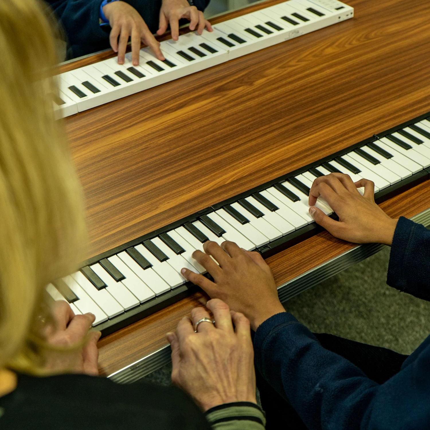 Carry-On 88 Key Folding Piano - Image 8