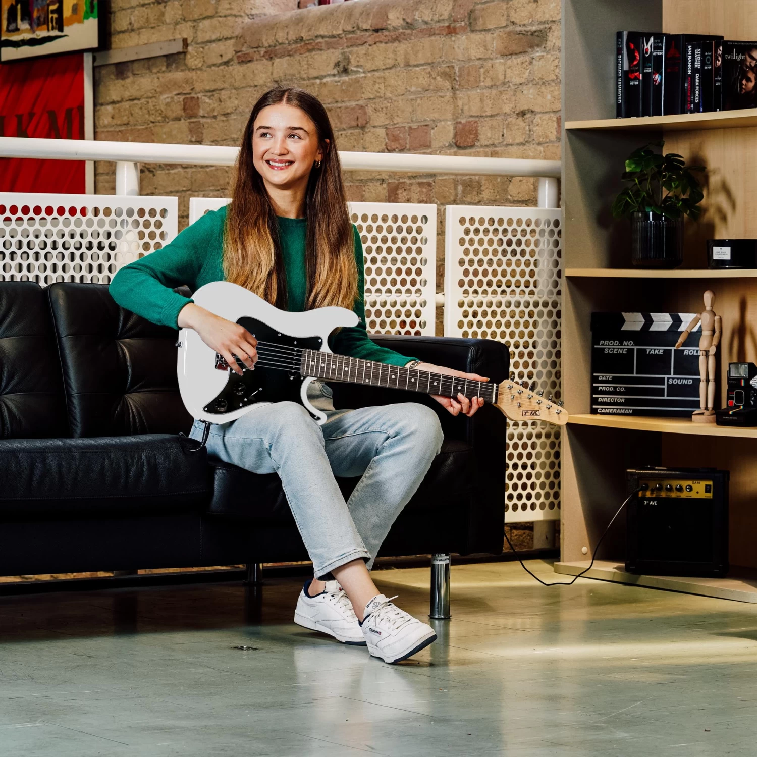 3rd Avenue 3/4 Size Electric Guitar - Image 17